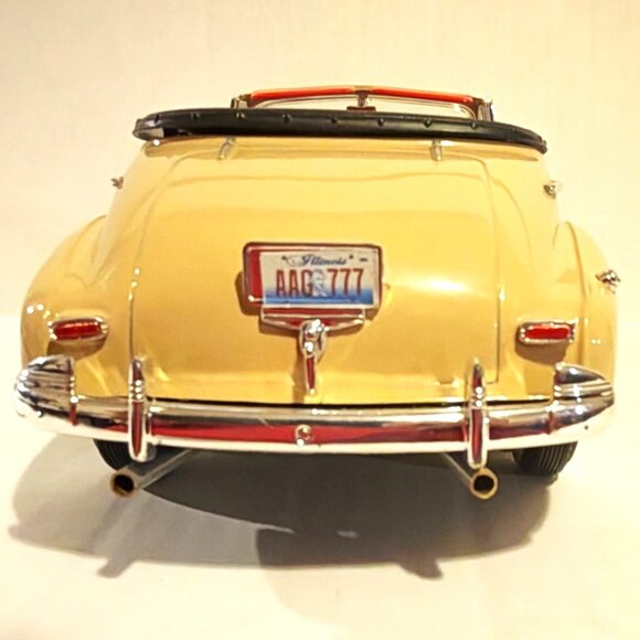 Welly 1:18 Scale 1941 Chevy Special Deluxe Cream Convertible Diecast Model Car - Picture 10 of 13